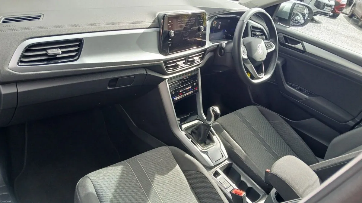 Volkswagen T-Roc Life 2.0 TDI 116HP **REAR VIEW CA - Image 5