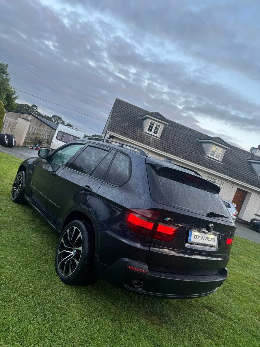 BMW x5 e70 7 seater - Image 2