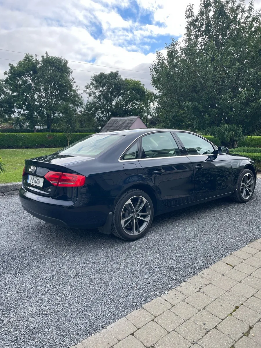 Audi A4 SE, 2.0 tdi 2011 - Image 4
