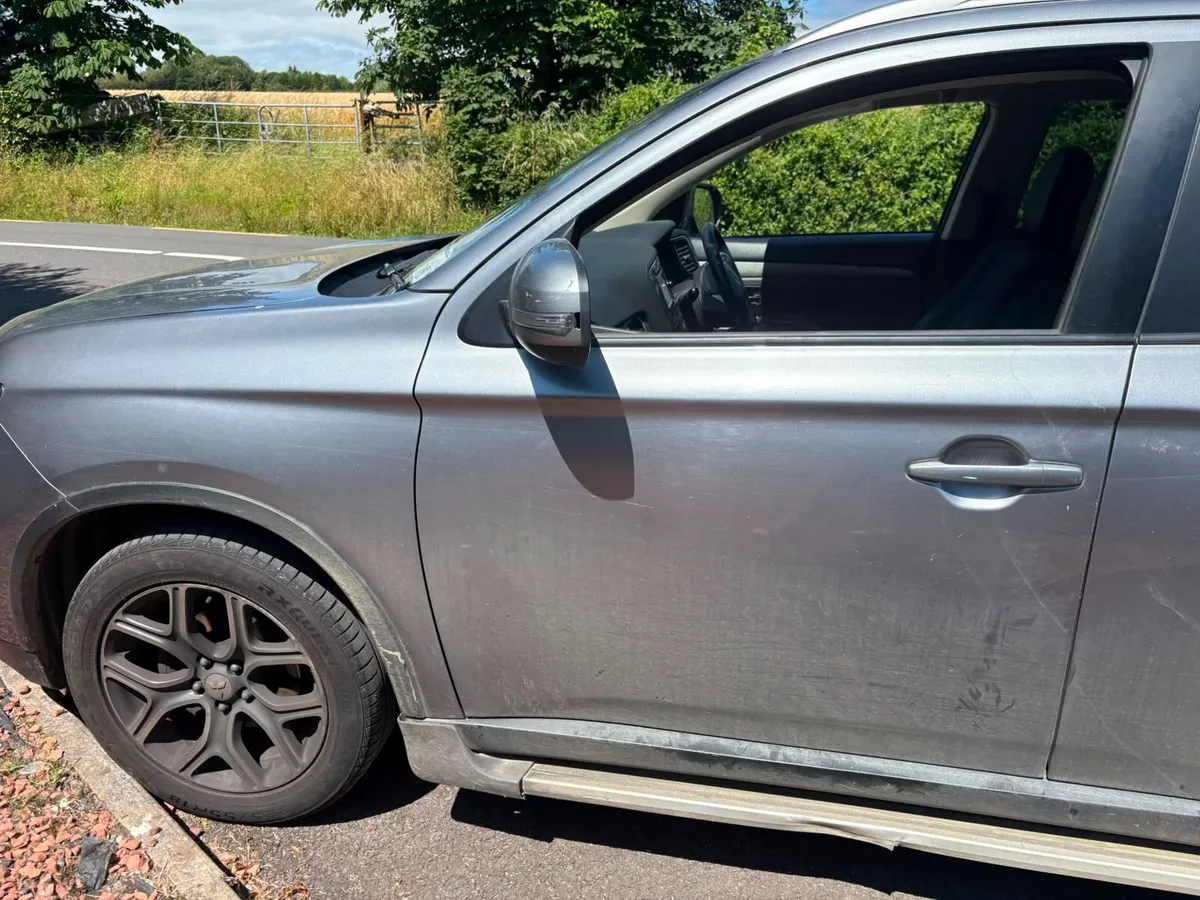 Mitsubishi Outlander 2015 (7 Seater) - Needs Work - Image 2