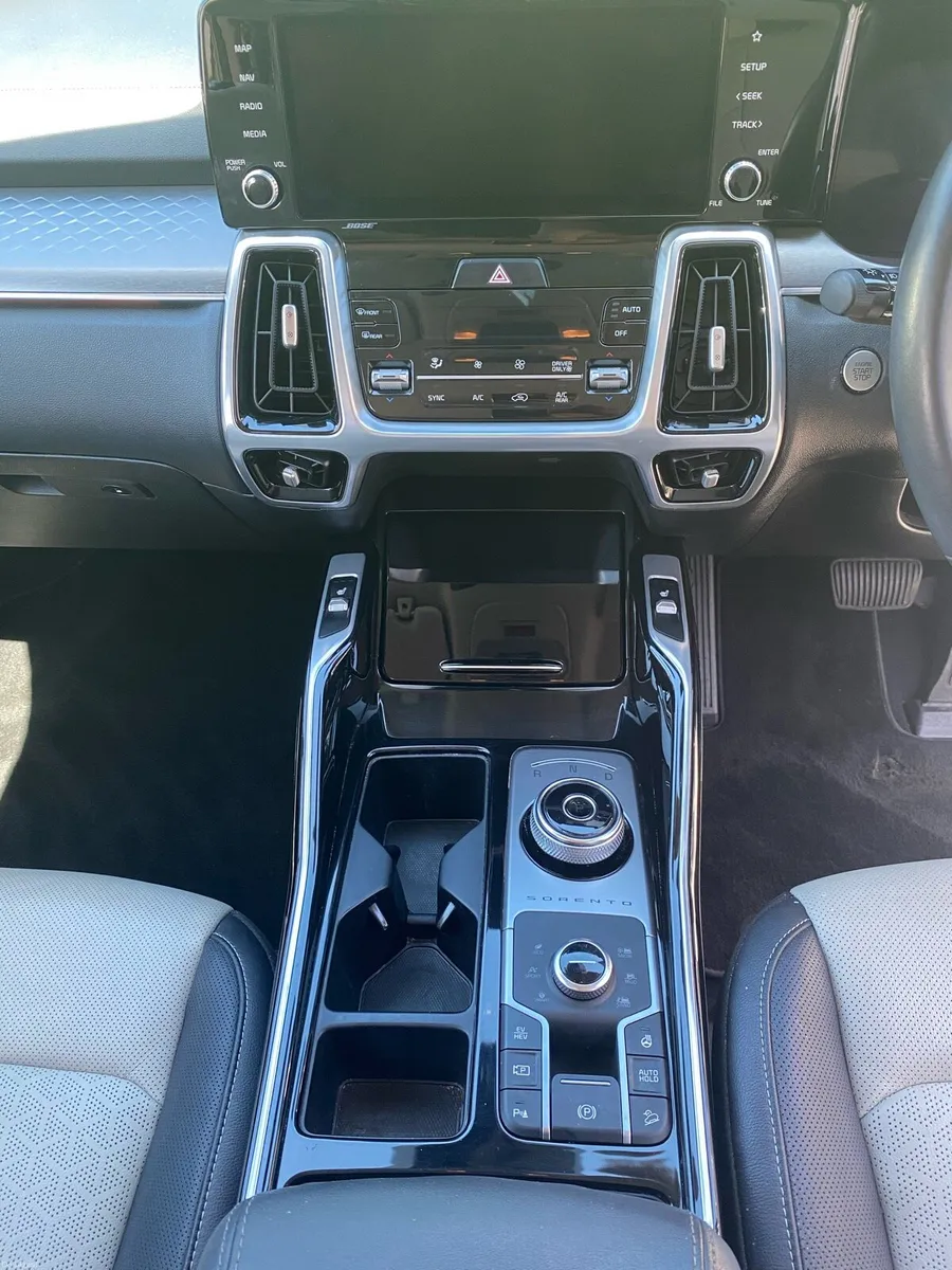 KIA Sorrento PHEV K4 5DR AUTO low Kms - Image 5
