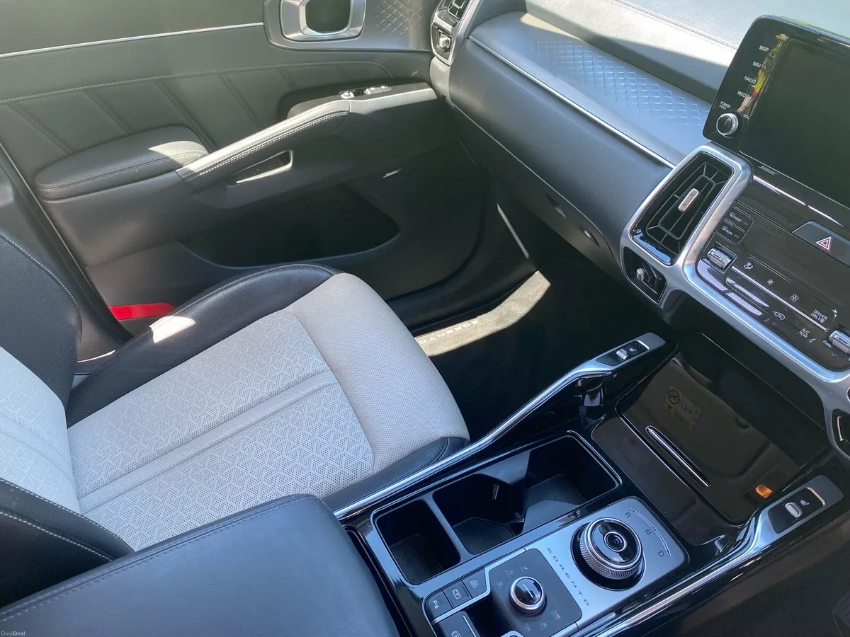 KIA Sorrento PHEV K4 5DR AUTO low Kms - Image 6