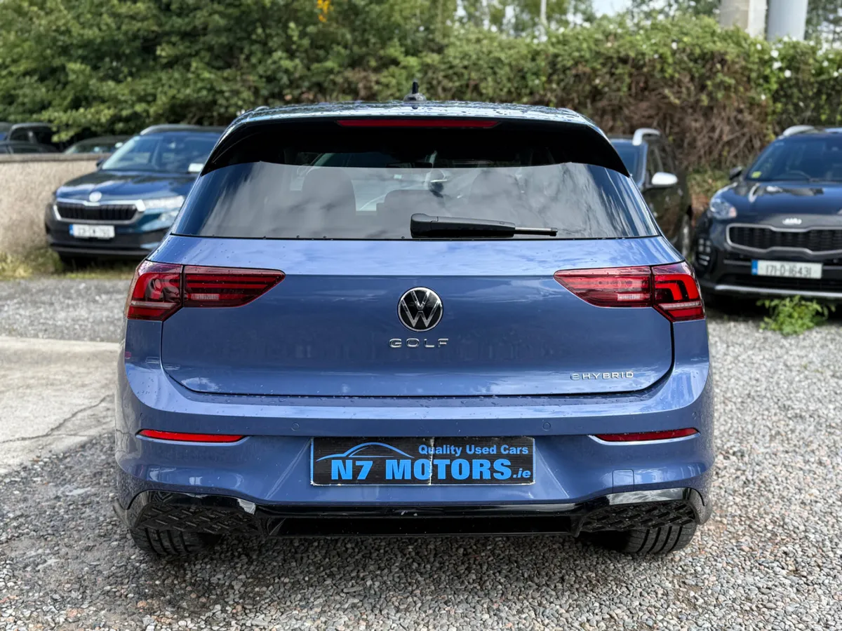 2024 Volkswagen Golf 1.5 PLUG-in HYBRID STYLE AUTO - Image 4
