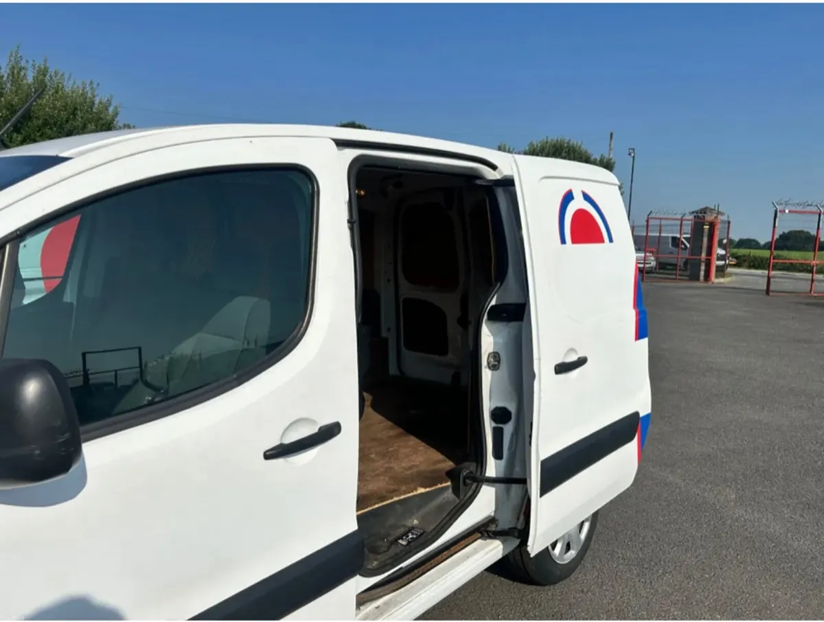 AVAILABLE FOR HIRE -Peugeot Partner 2016 - Image 3