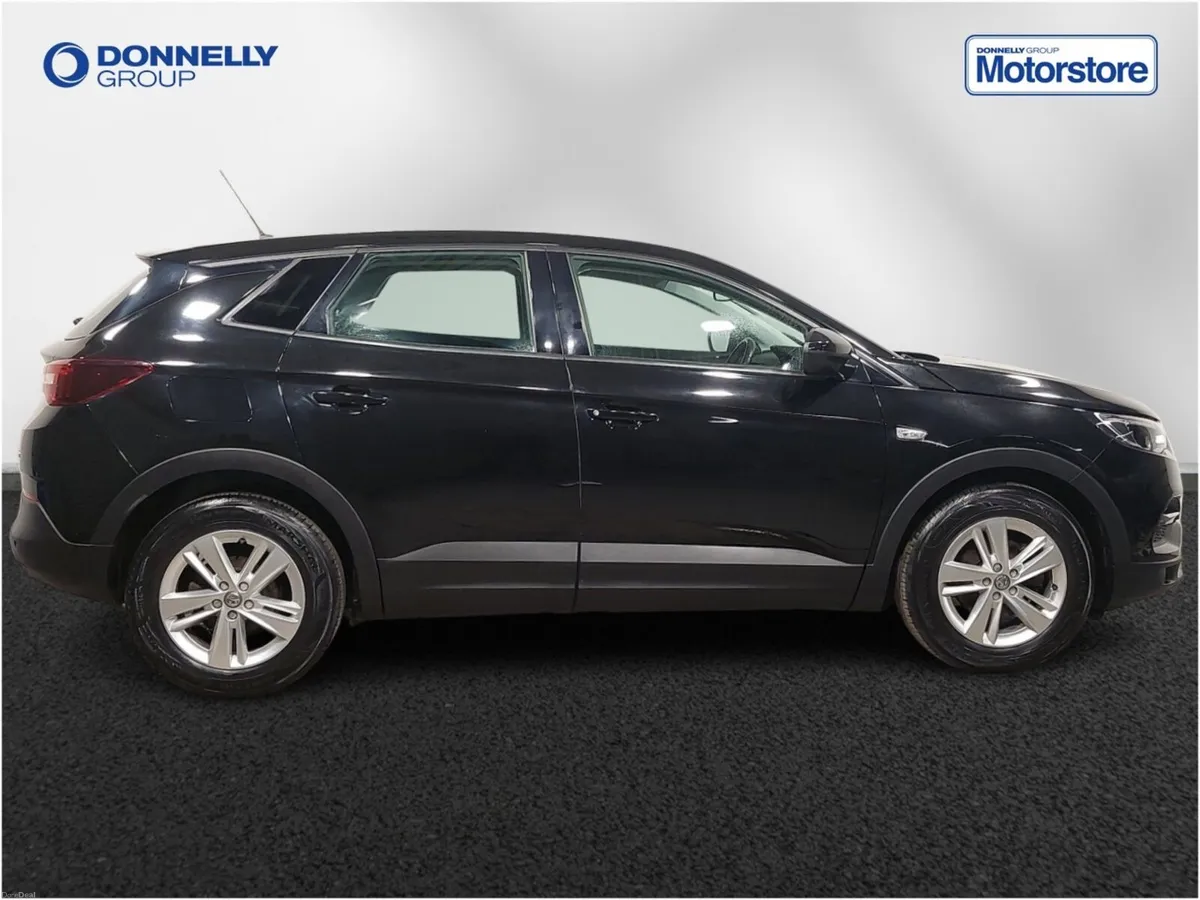 Vauxhall Grandland X Hatchback SE - Image 3