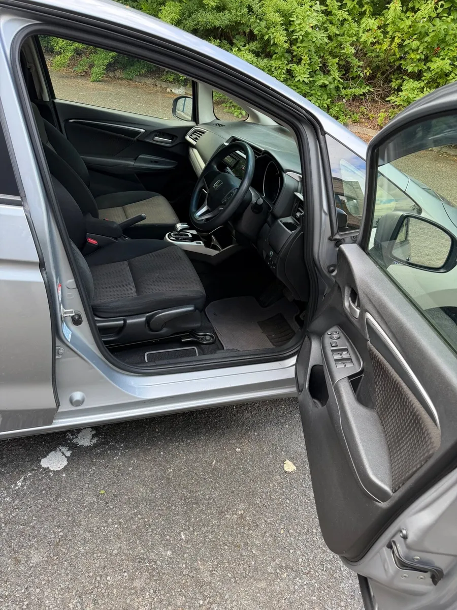 Honda Fit 2018 Automatic Hybrid - Image 6