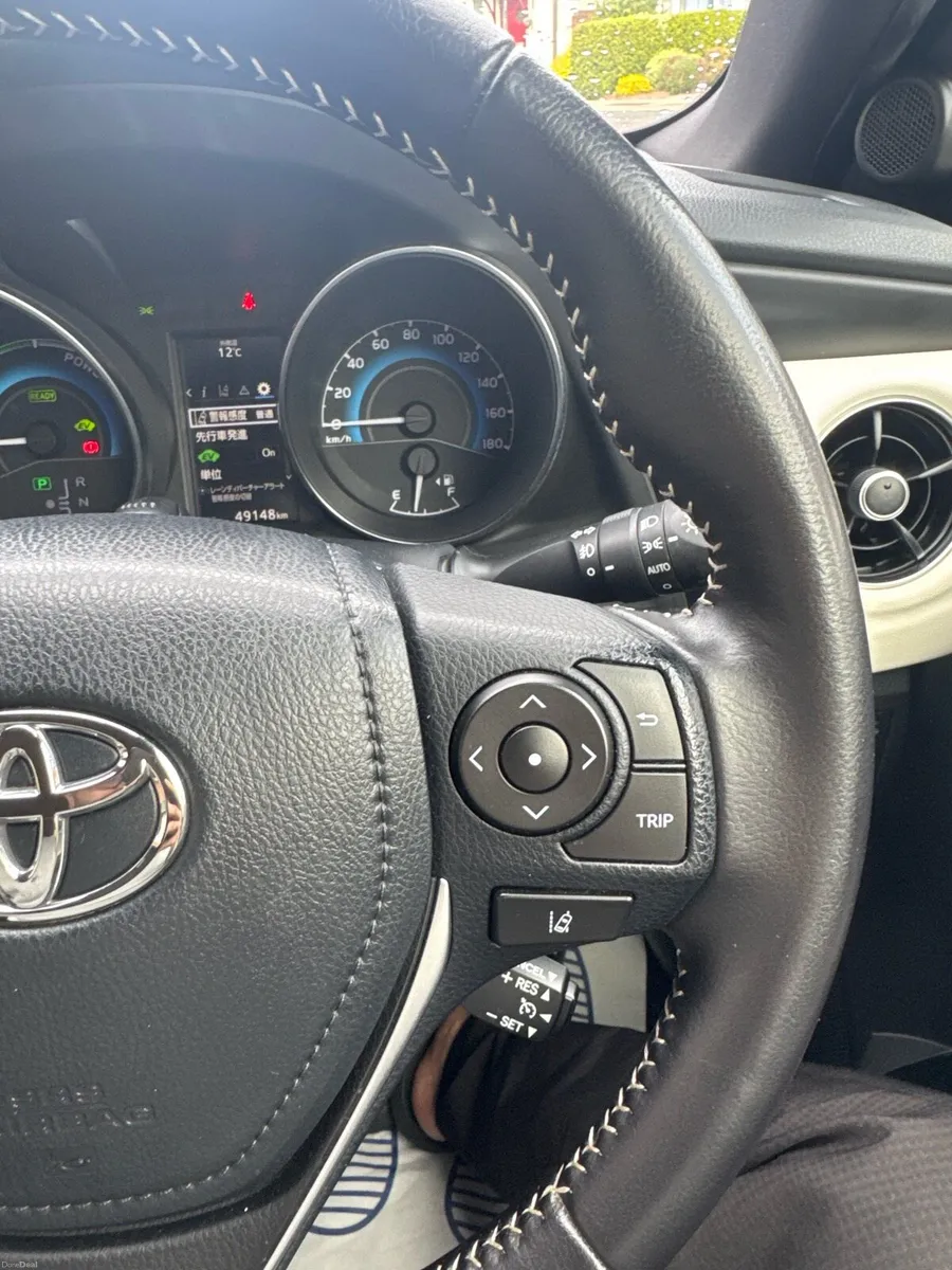 Toyota Auris G package, Heated seats, Top line - Image 3