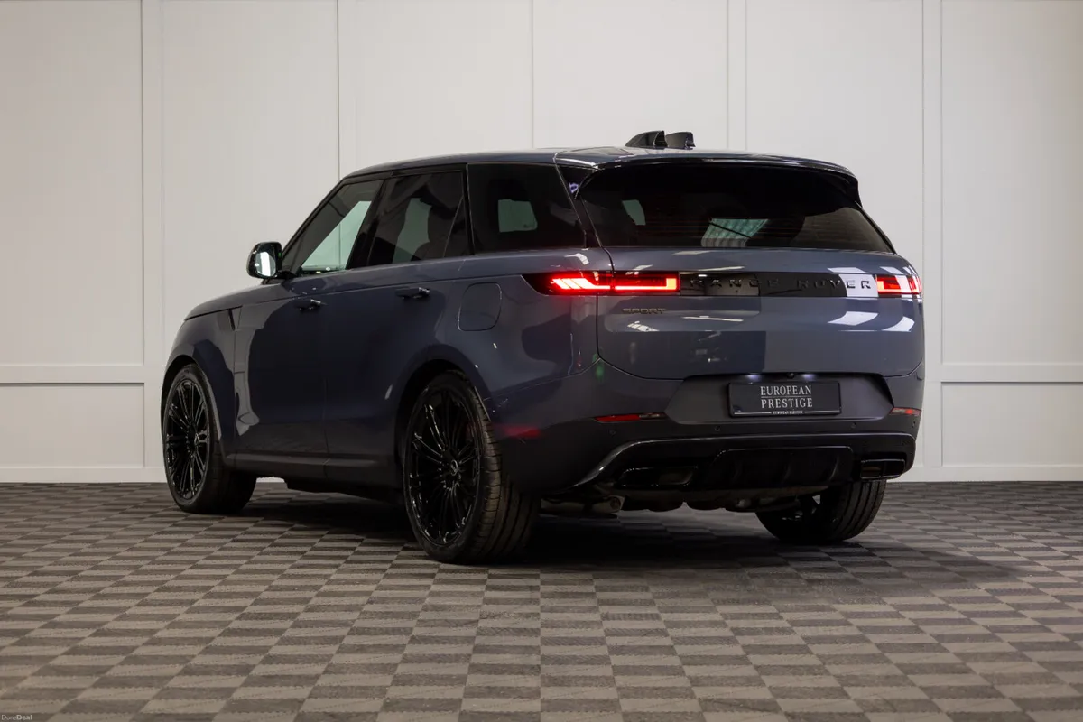 2025 Range Rover Sport P460e SE - Image 4