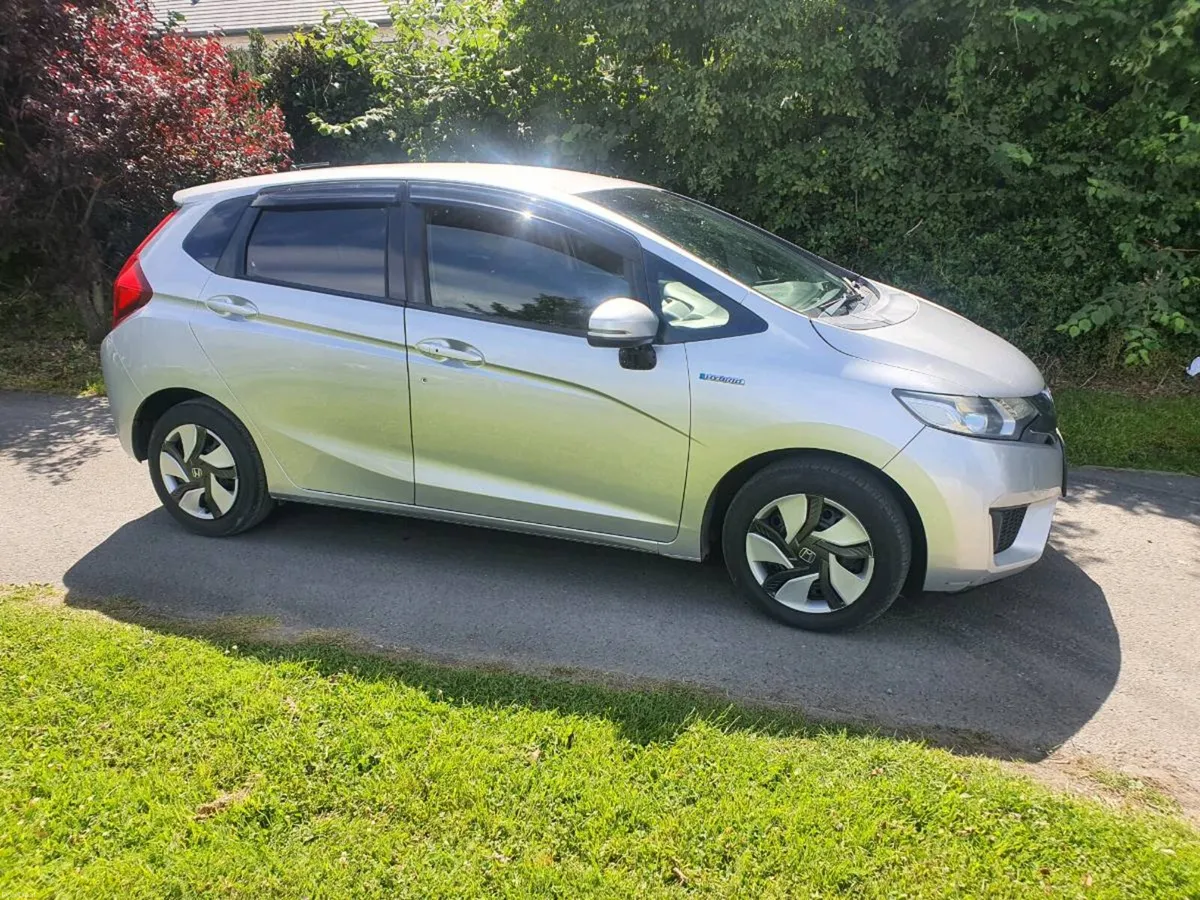 2015 Honda Fit NCT 03/27 Petrol Hybrid - Image 1