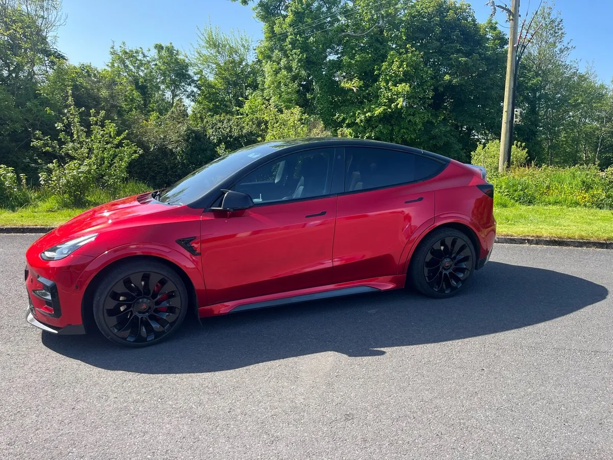 Tesla Model Y Long Range AWD - Image 1
