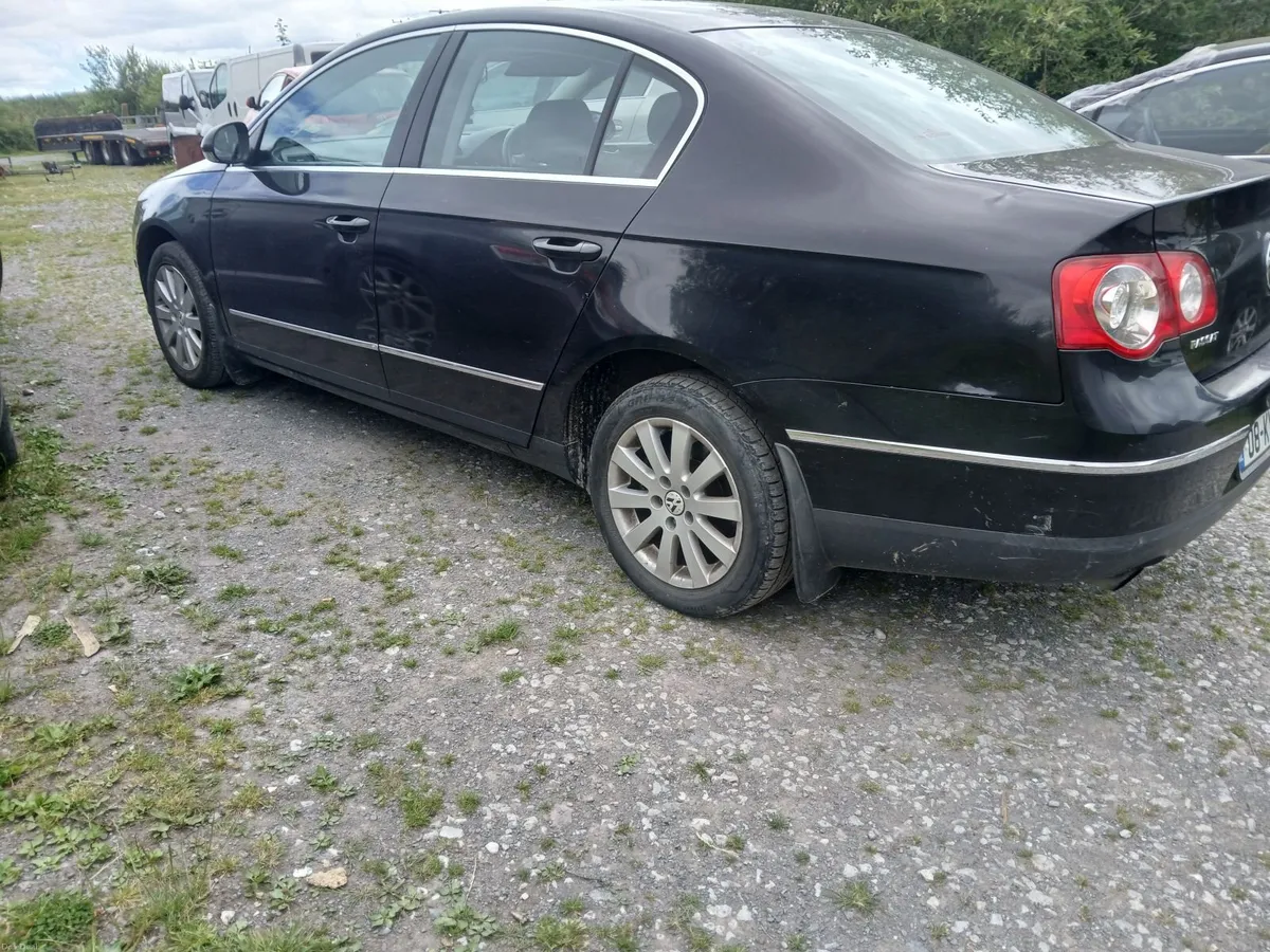 Volkswagen Passat 2008 - Image 2