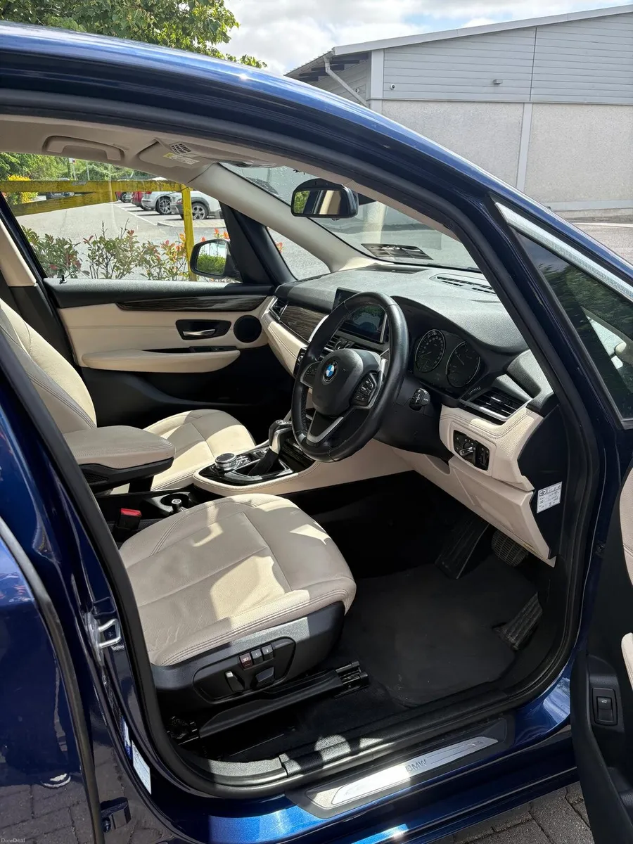 182 BMW 2 SERIES 2.0 Luxury AUTOMATIC - Image 4