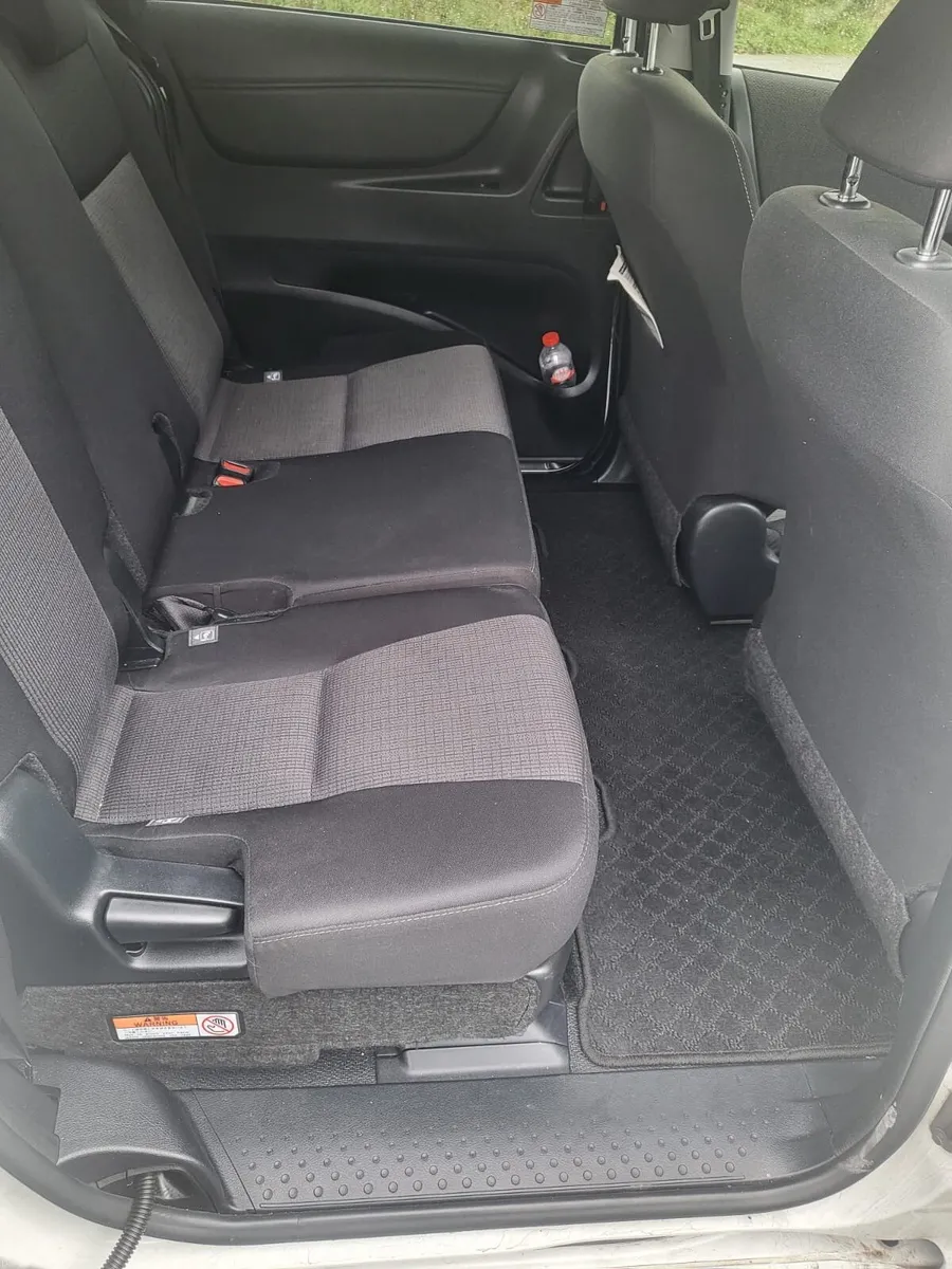 Car - Image 3