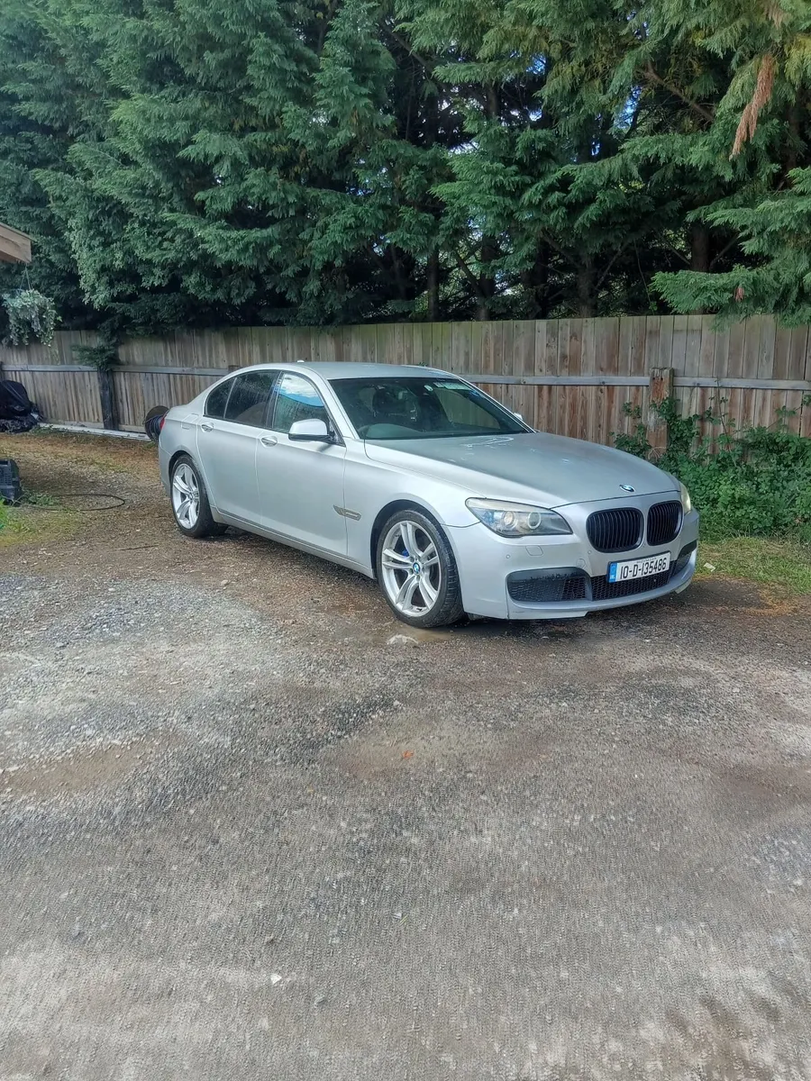 BMW 7-Series 2010 - Image 4
