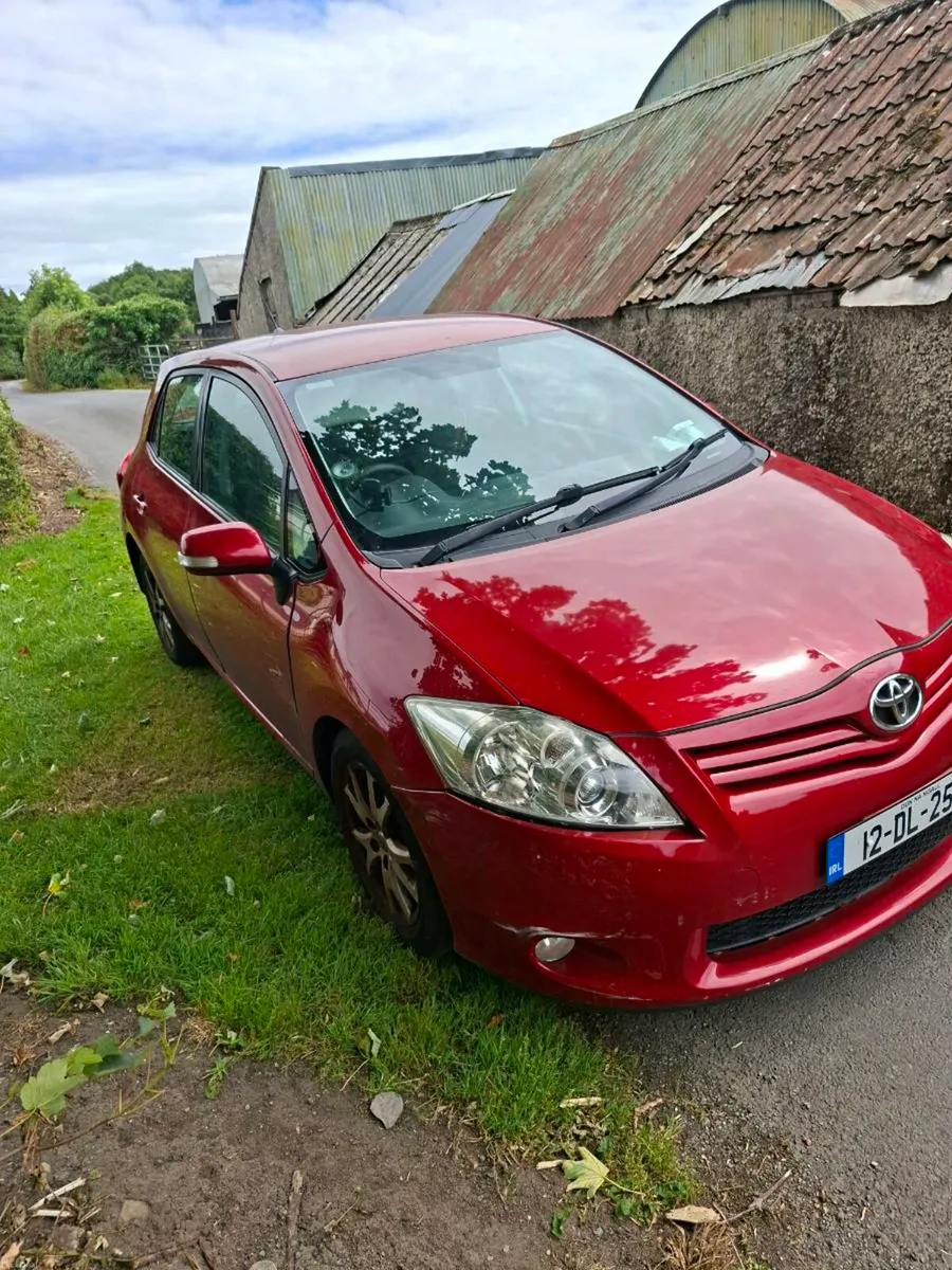TOYOTA AURIS 2012 DIESEL - Image 2