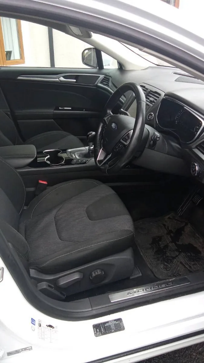 Ford mondeo Titanium 2L 180bhp Taxed and Tested - Image 6