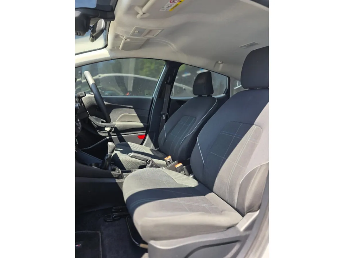 Ford Fiesta 1.1 PETROL ZETEC - Image 6