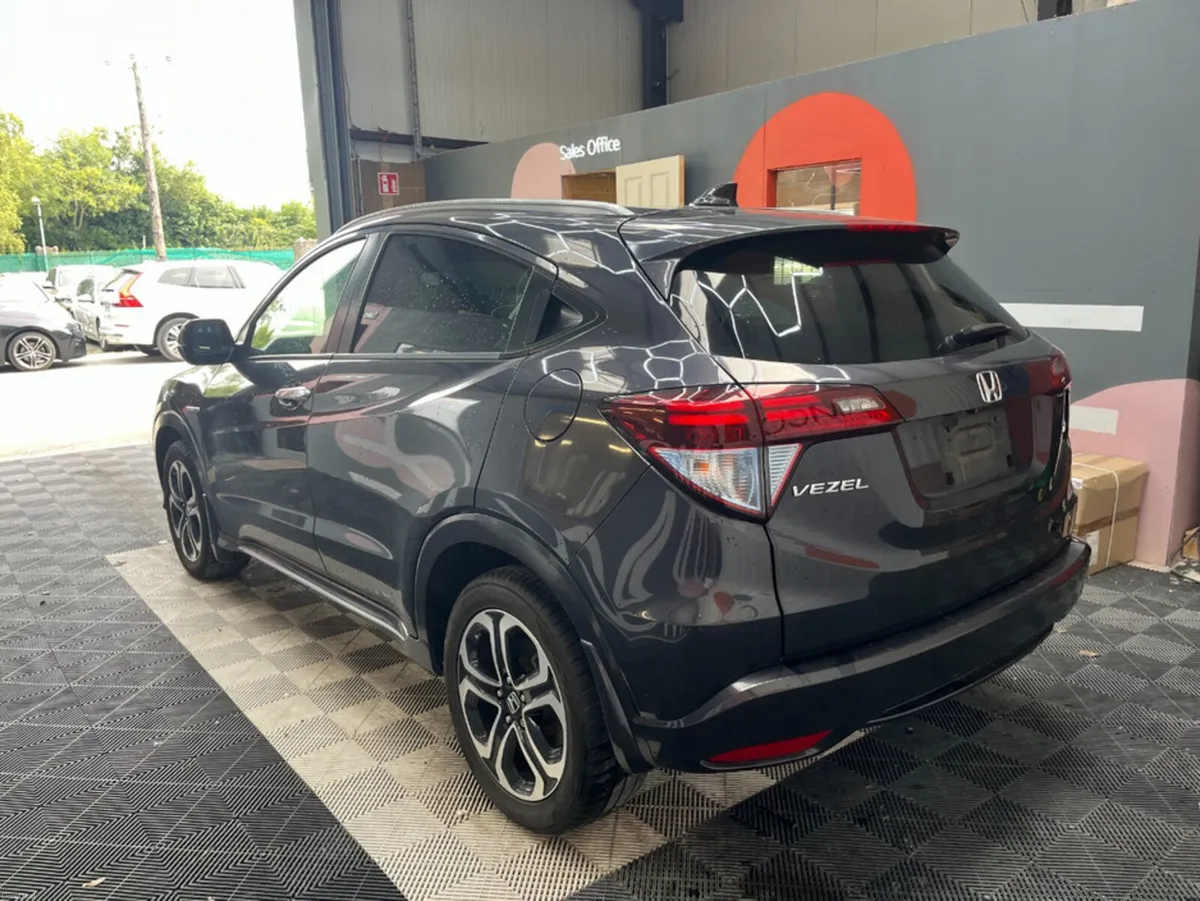 Honda Vezel 2017 HONDA VEZEL HYBRID Z 1.5 AUTOMATI - Image 4