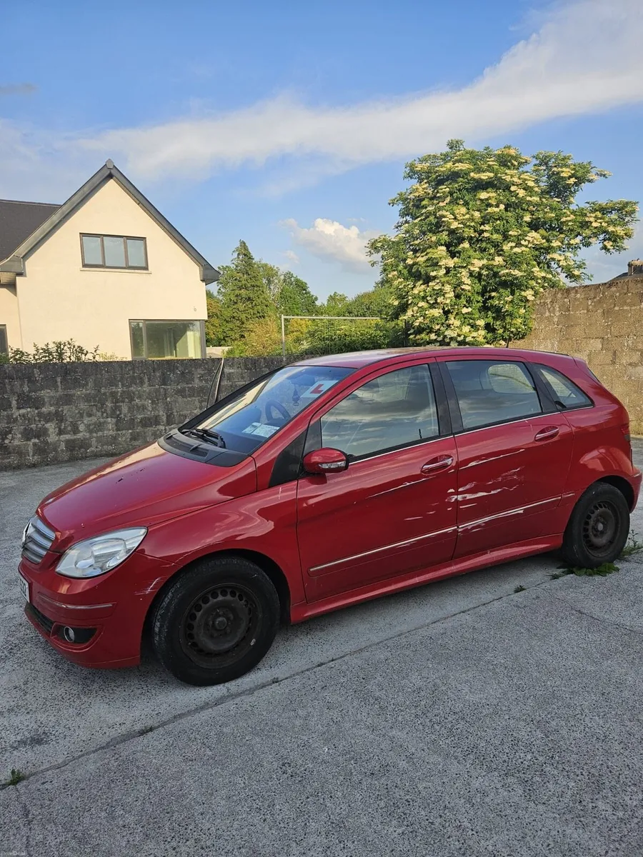 A cheap and low mileage petrol city car - Image 5