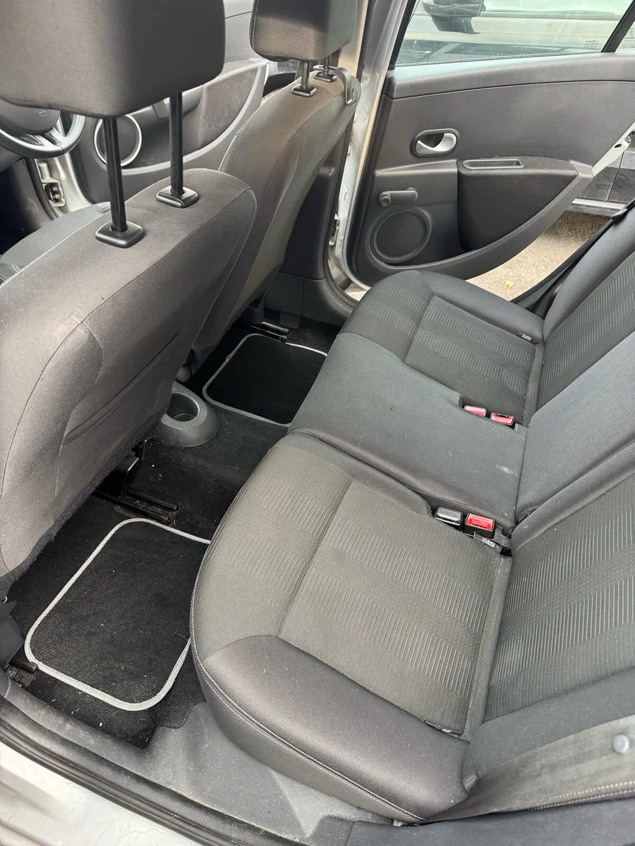 Renault Clio 2010 - Image 4