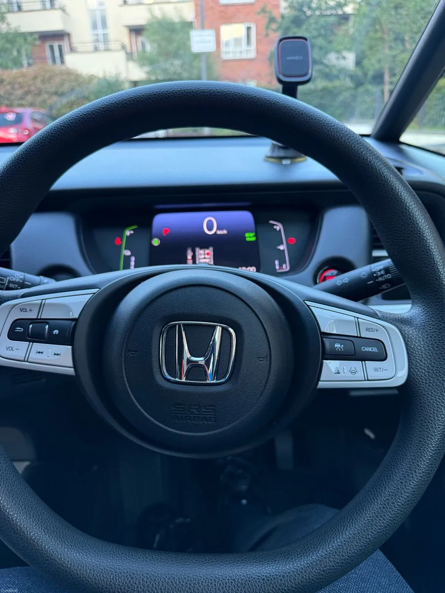 2021 Honda fit/jaz1.5 petrol hybrid with warranty - Image 3