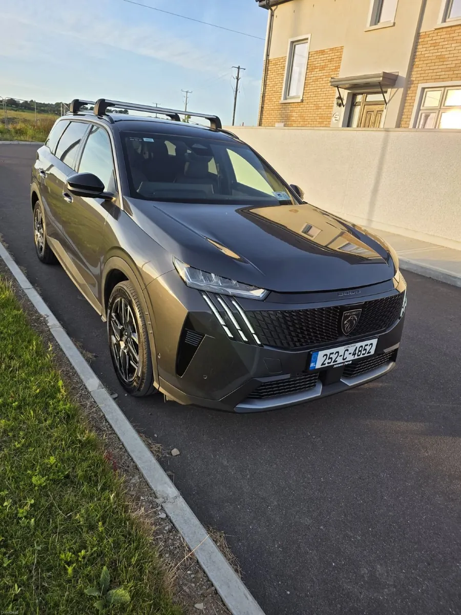 252 Peugeot 5008 Hybrid – 4780 km - Image 1