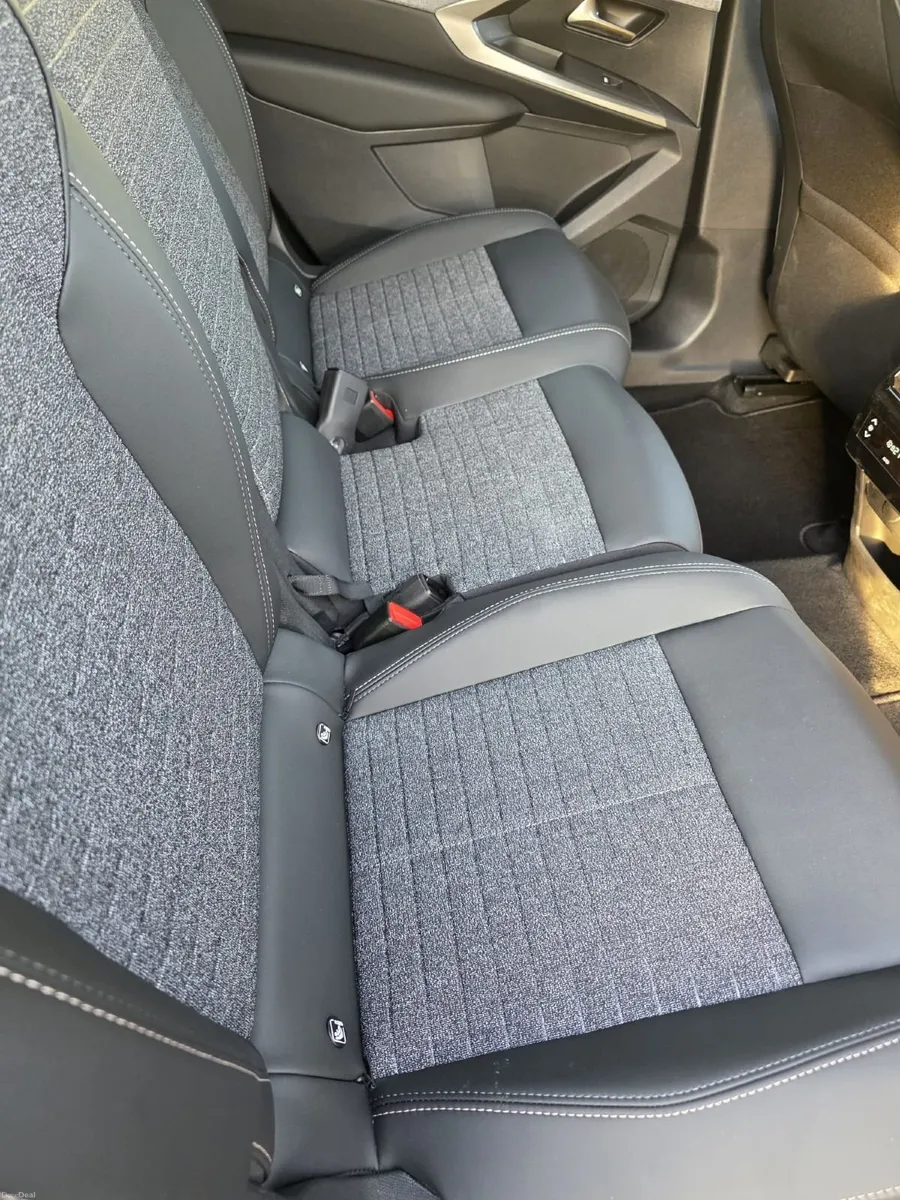 252 Peugeot 5008 Hybrid – 4780 km - Image 6