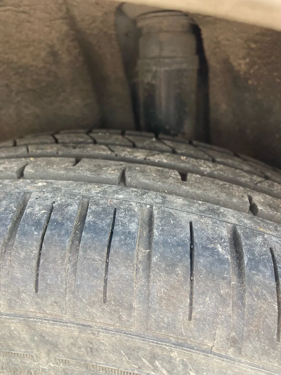 141 Toyota corrolla - Image 4