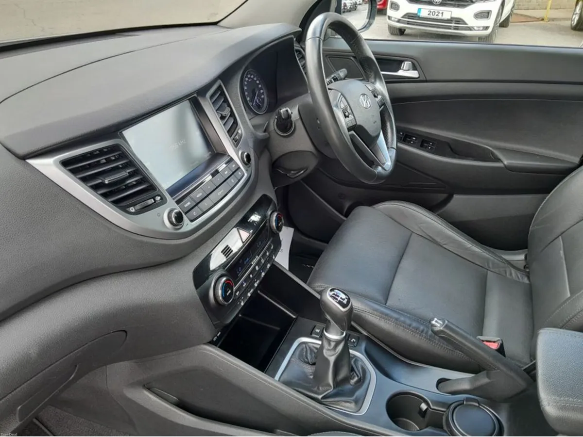 Hyundai Tucson 1.7 EXECUTIVE 5DR - Image 3