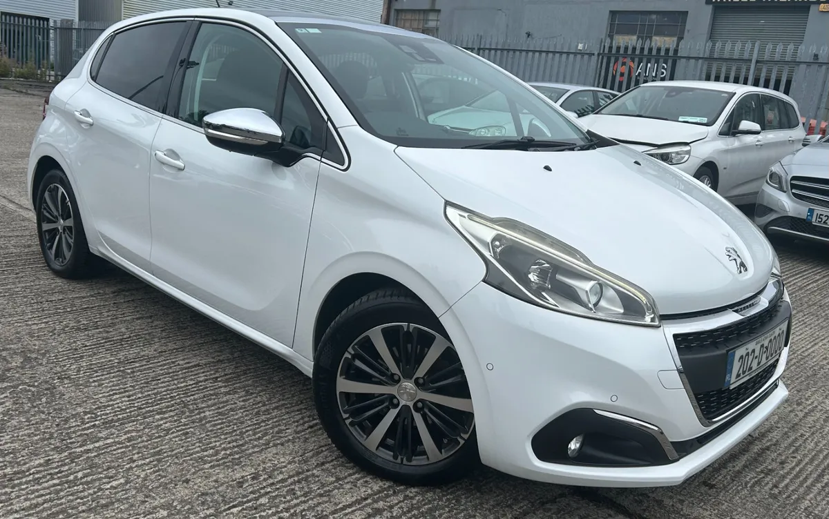 2020 PEUGEOT 208 ALLURE PANROOF - Image 1