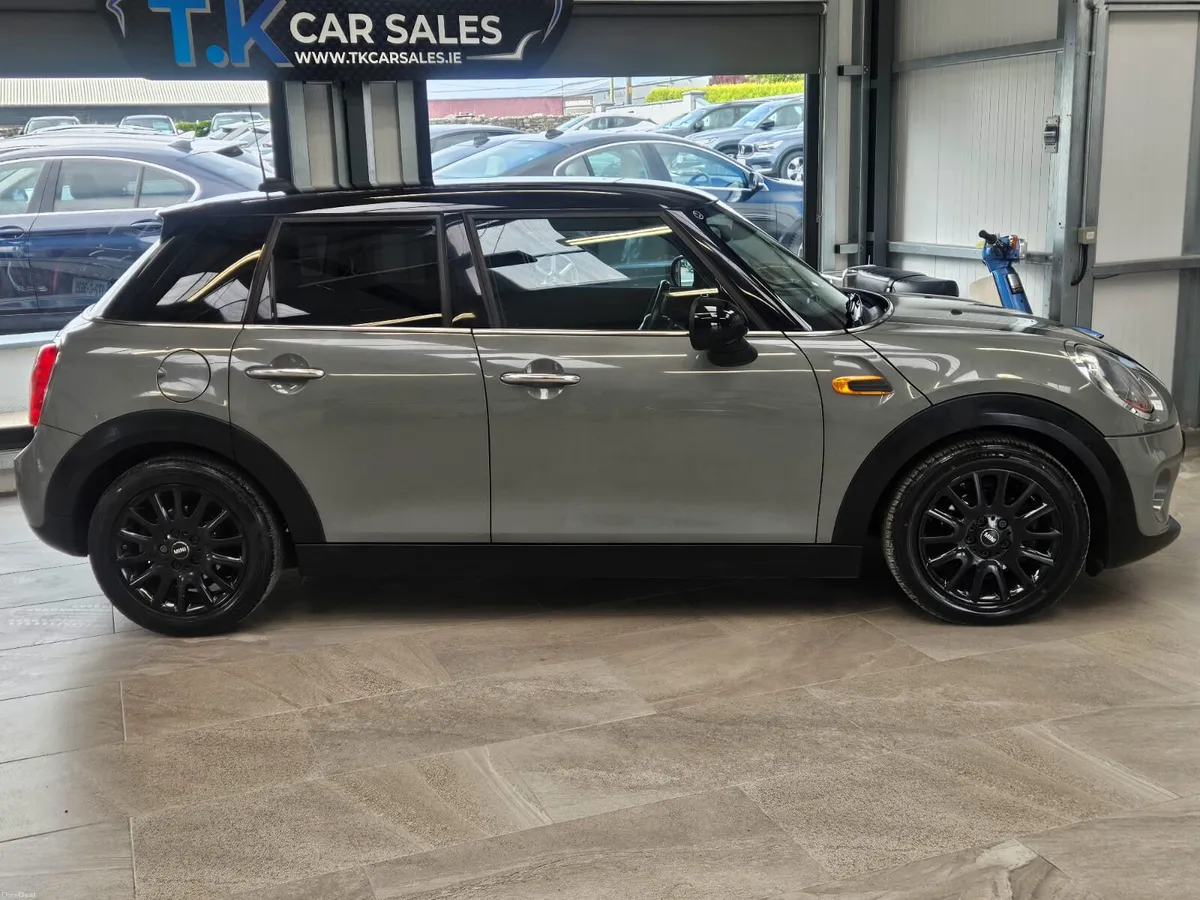 17 MINI COOPER 1.5 PETROL - Image 3