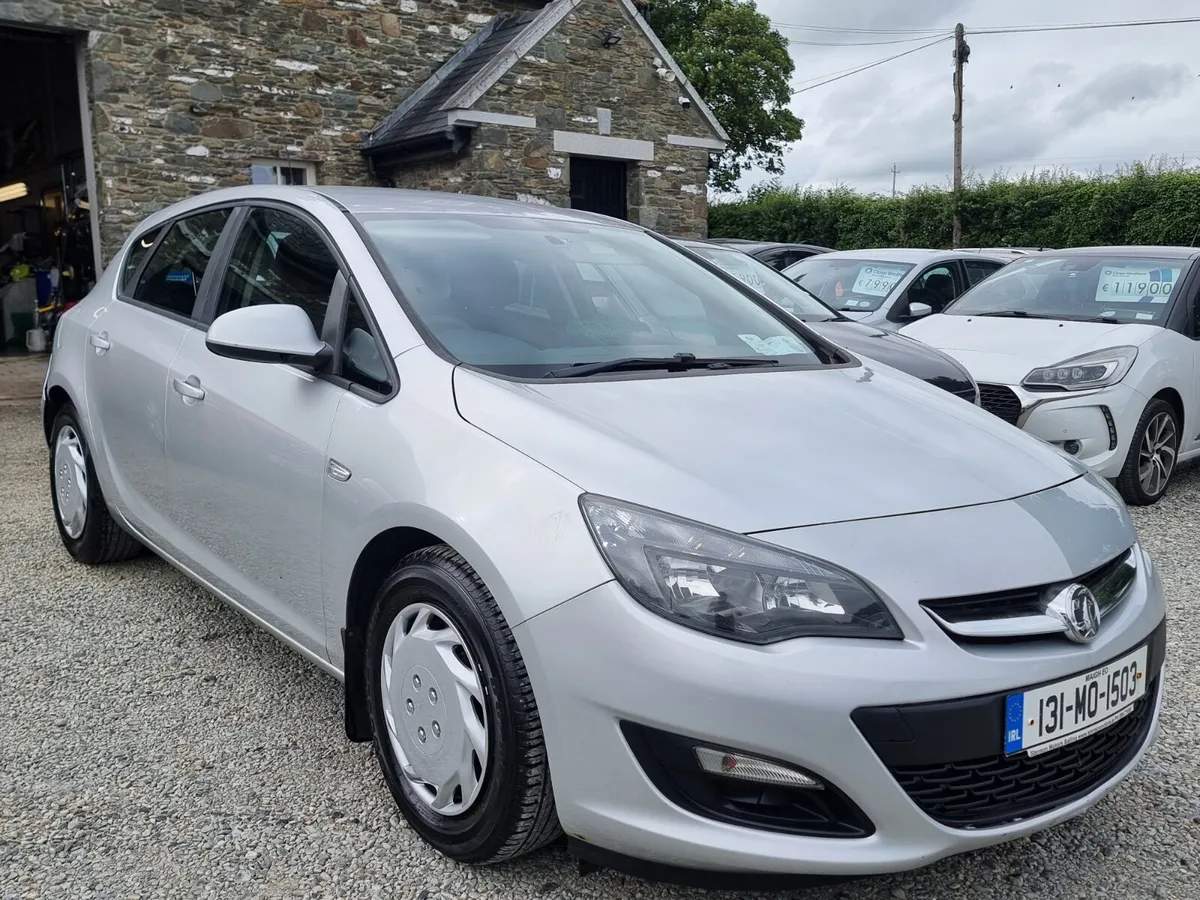 €2222 Vauxhall Astra 2013 diesel nct&tax ⛽️ €2222 - Image 1