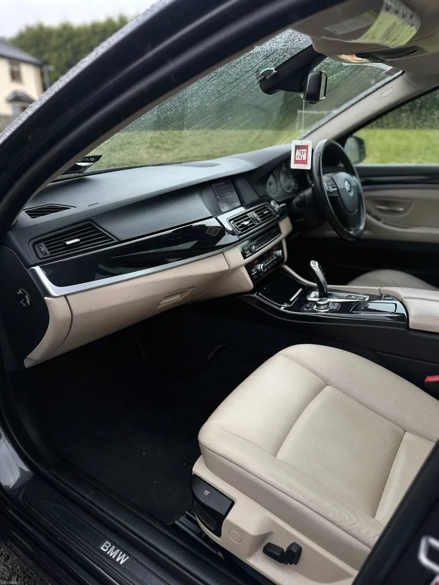 BMW 5-Series 2011 - Image 3