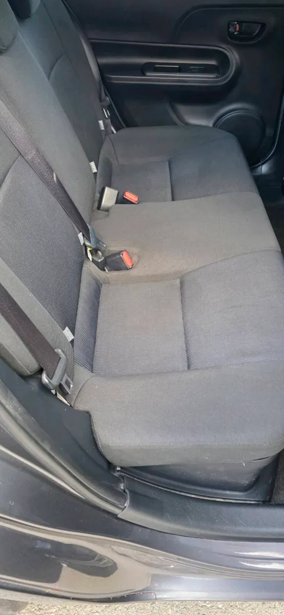 Toyota aqua 162d 1.5 hybrid engine with low milage - Image 6