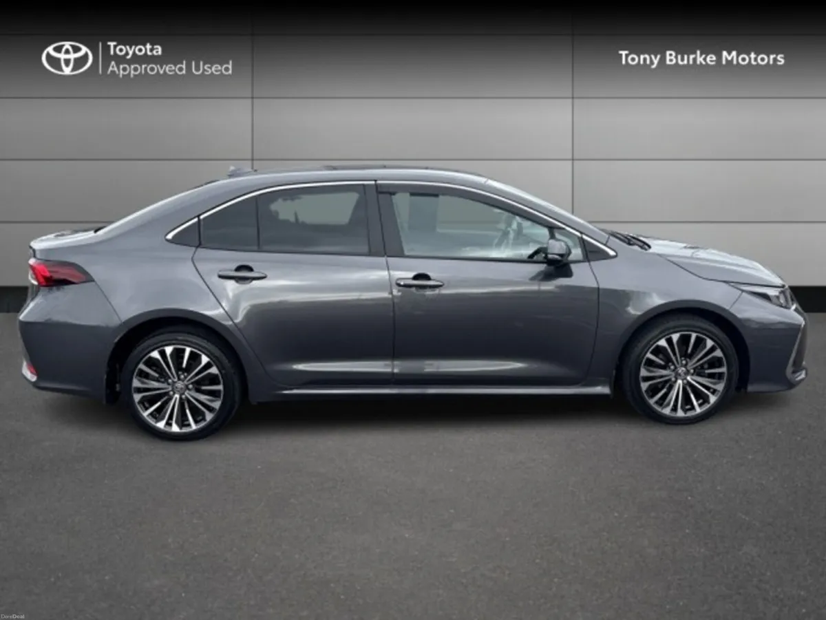 Toyota Corolla Saloon - LUNASPORT Edition - 1.8 Hy - Image 3