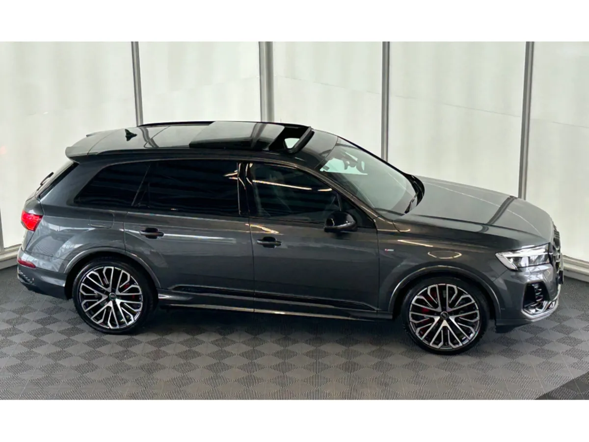Audi Q7 60 TFSIE Q COMP 490PS*PAN ROOF*BLACK ED*PA - Image 4