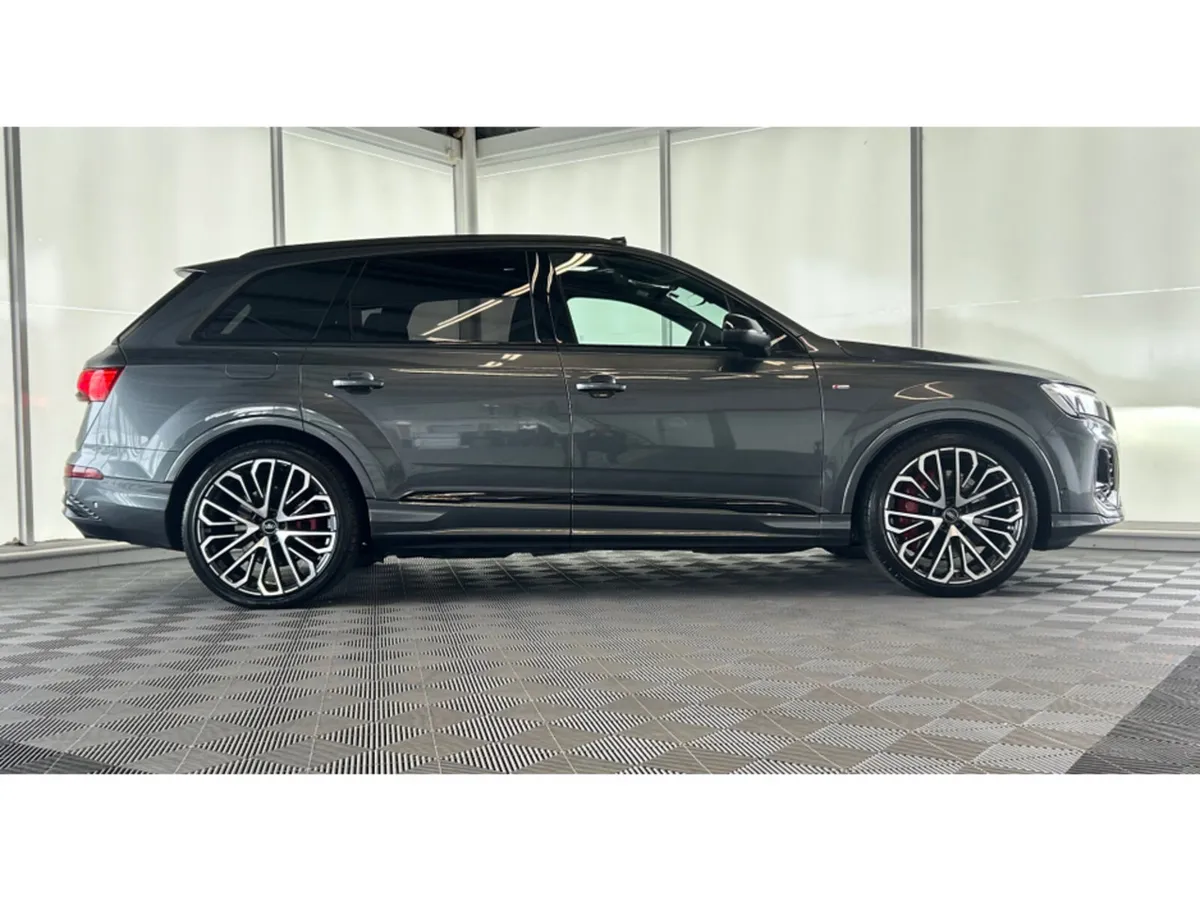 Audi Q7 60 TFSIE Q COMP 490PS*PAN ROOF*BLACK ED*PA - Image 2