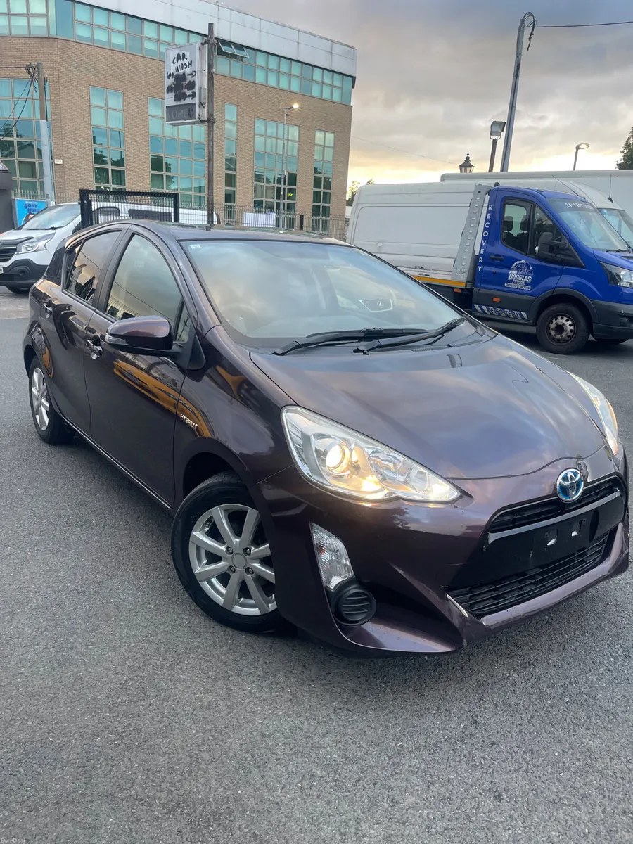 2015 Toyota aqua automatic hybrid 87000km - Image 1