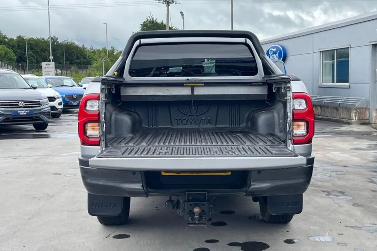 Toyota Hilux GR SPORT AUTO 2.8 D-4D Euro 6 204ps 4 - Image 6