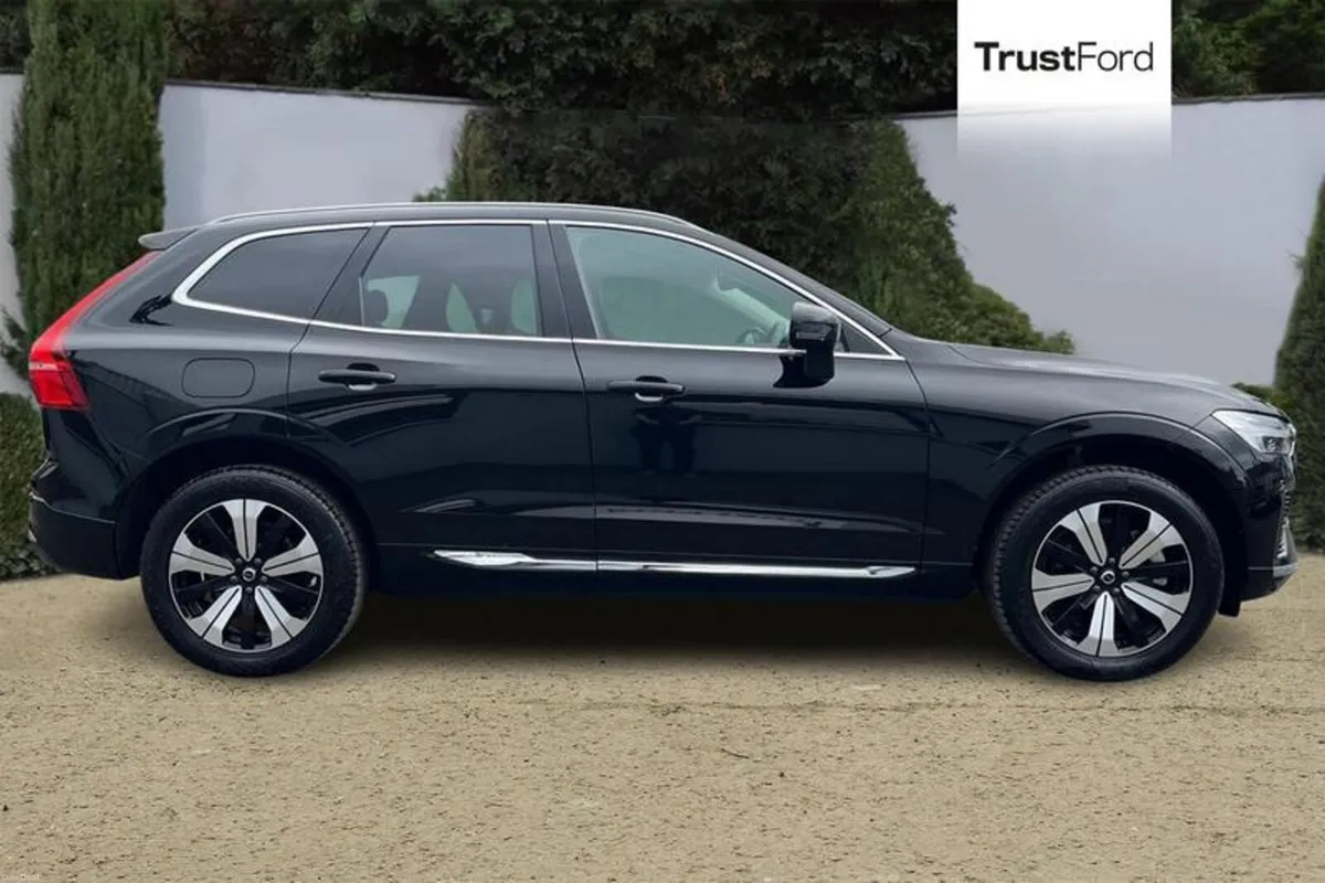 Volvo XC60 2.0h T6 Recharge 18.8kWh Core SUV 5dr P - Image 3