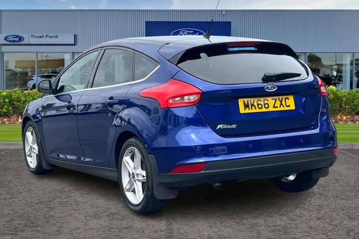 Ford Focus Zetec - Image 2