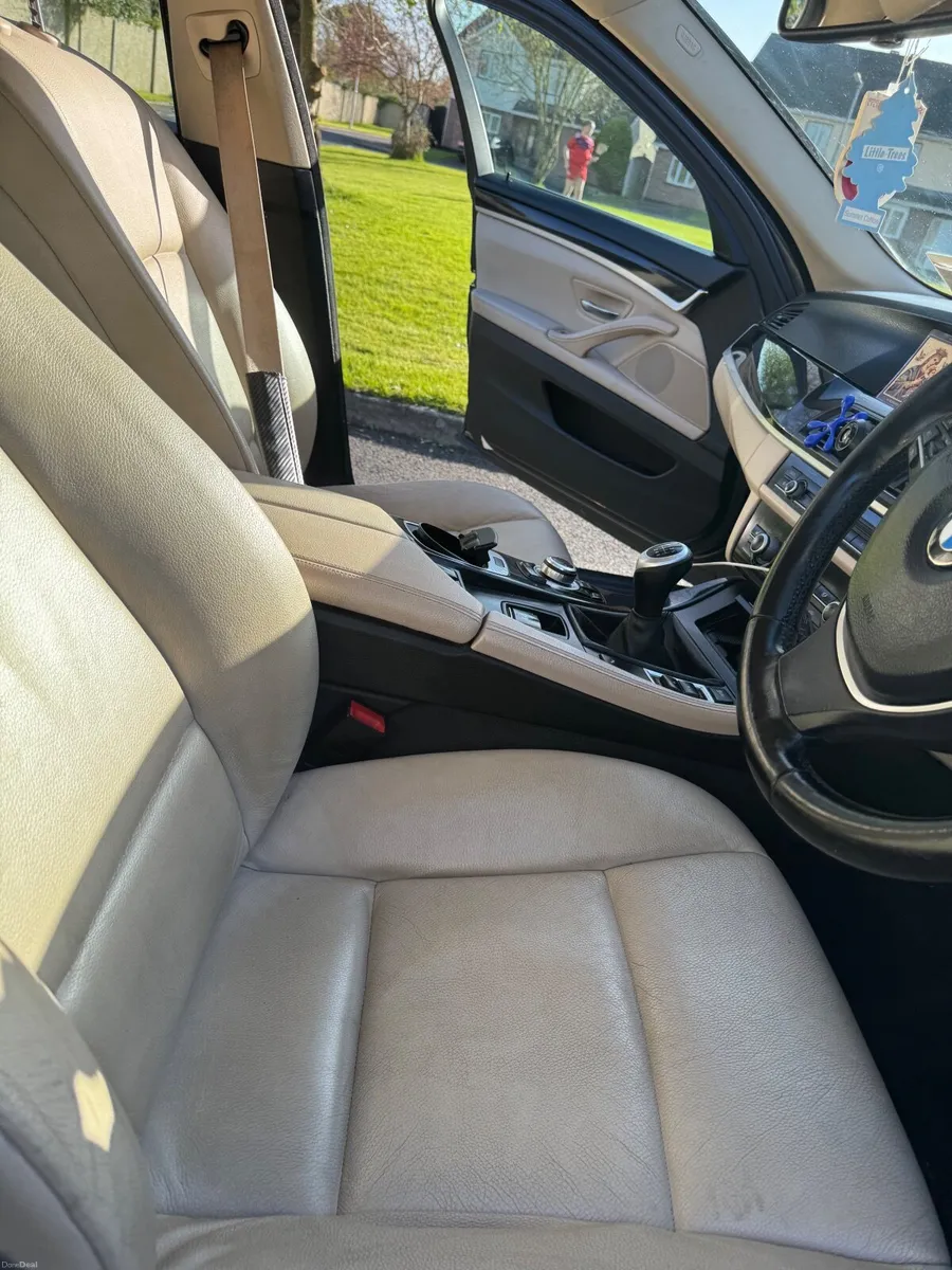 BMW 5-Series 2012 - Image 6
