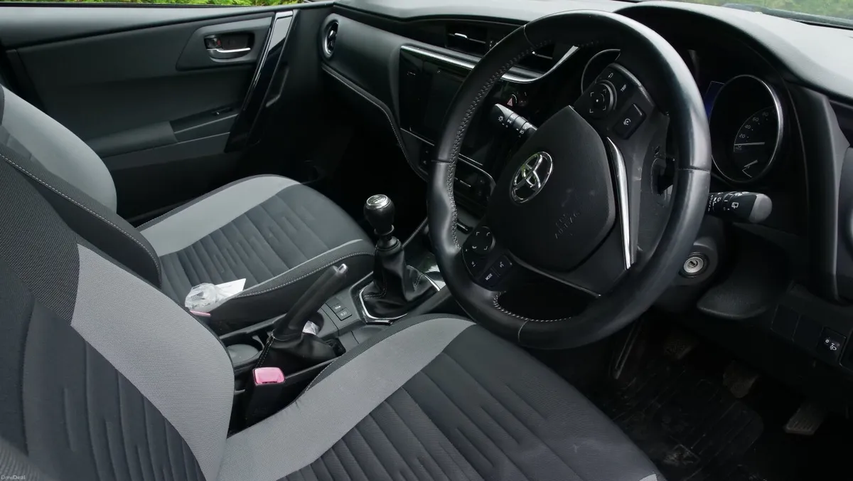 Toyota Auris 2016 - Image 3