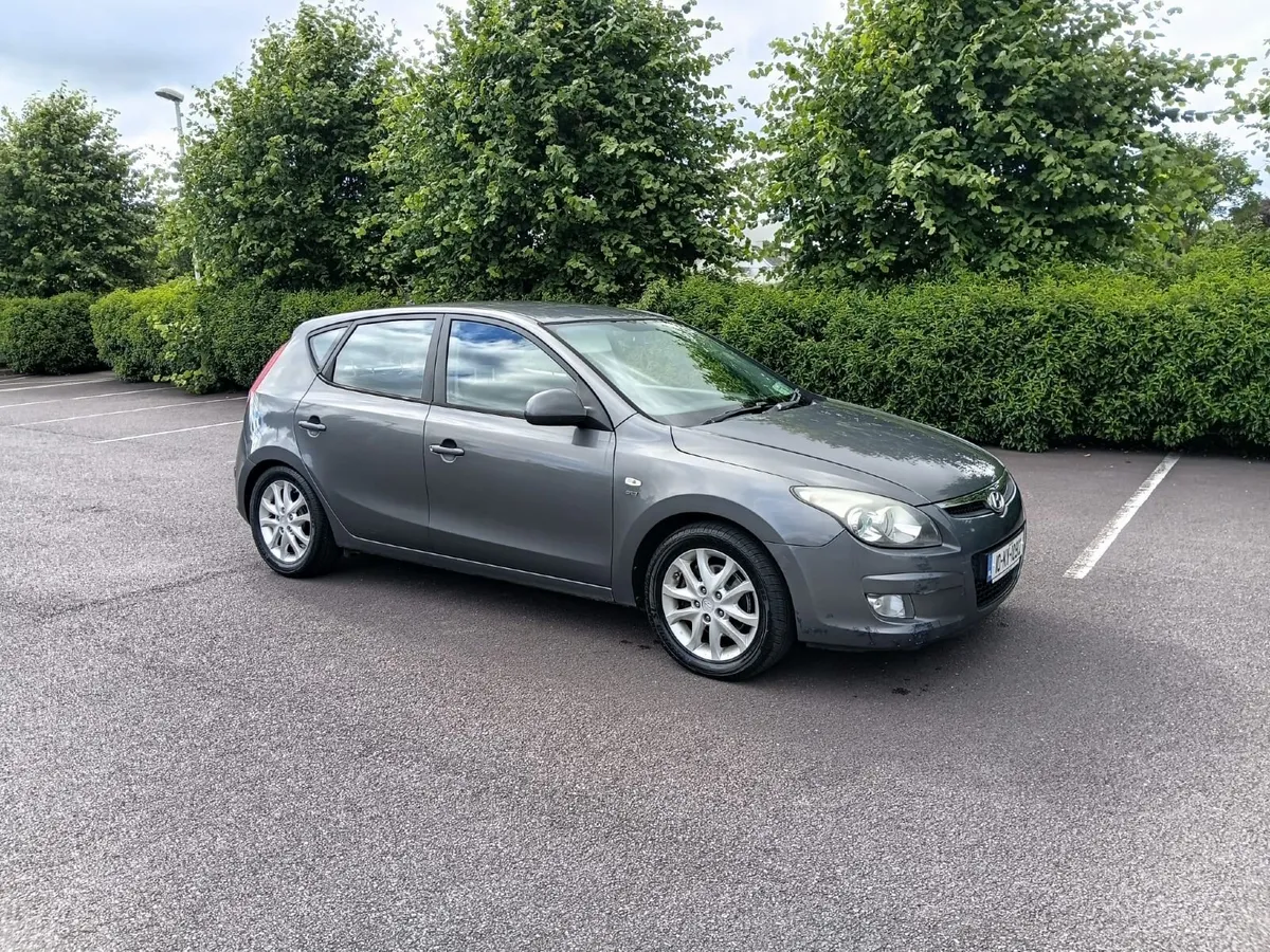 HYUNDAI i30 2010 DIESEL 05/27 - Image 1