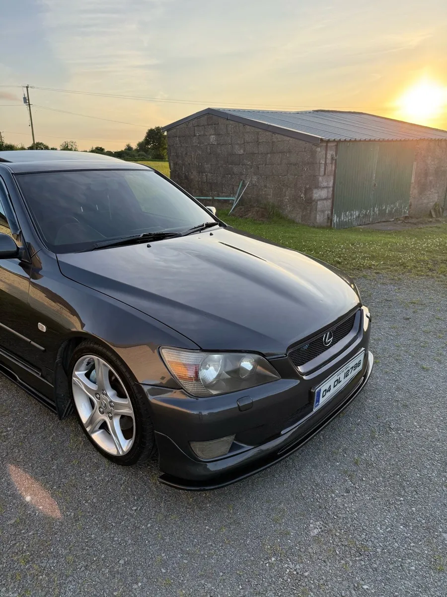 Lexus is200 - Image 2