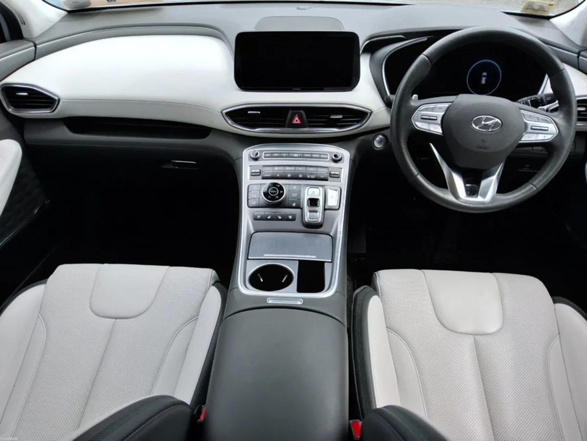 Hyundai Santa Fe PHEV 7 SEATS AUTO - Only 11,000 K - Image 3