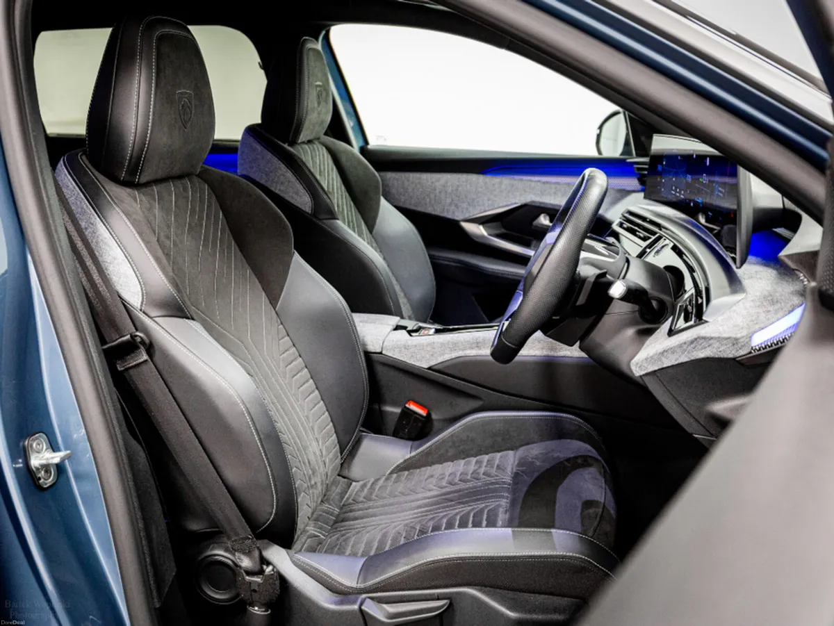 Peugeot 5008 E-GT 73kWh 210PS - 7 Seats - Image 3