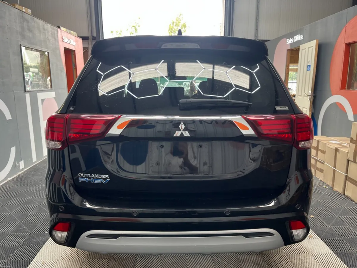 Mitsubishi Outlander 2018 MITSUBISHI OUTLANDER PHE - Image 3