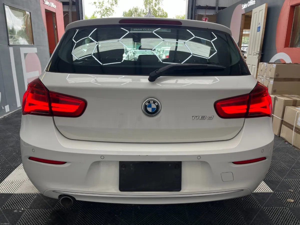 BMW 1-Series 2017 BMW 118D STYLE 2.0 AUTOMATIC / C - Image 3