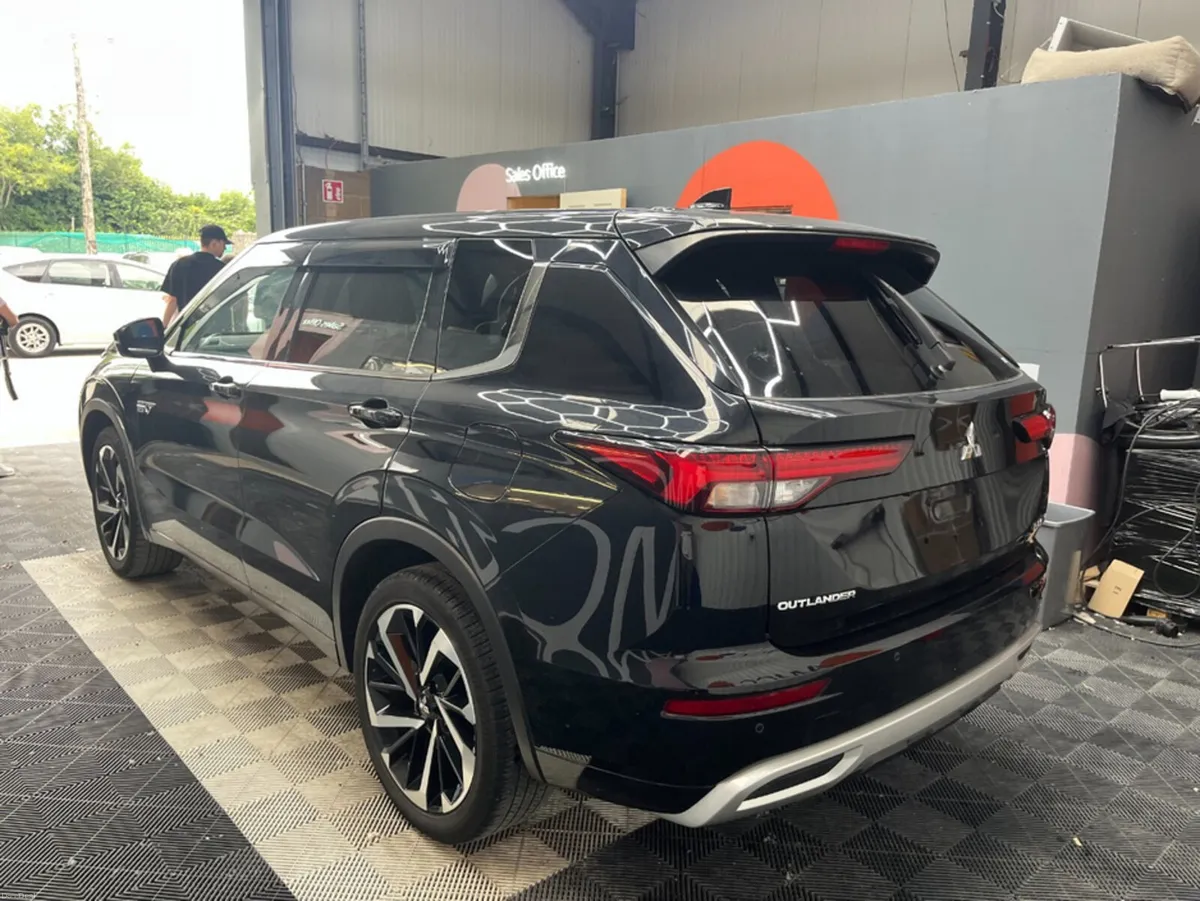 Mitsubishi Outlander 2023 MITSUBISHI OUTLANDER PHE - Image 3